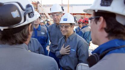 Galuccio visita el complejo industrial de YPF en La Plata (Argentina).