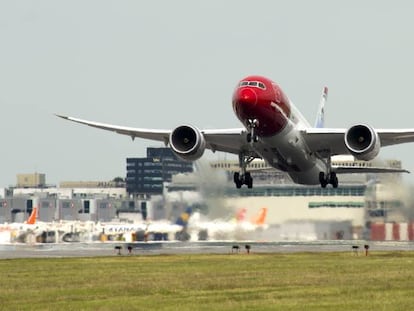 Despegue de un avi&oacute;n de Norwegian. 