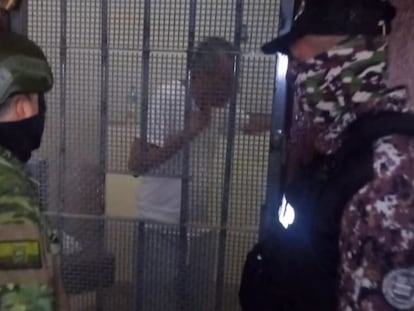 El exvicepresidente Jorge Glas, en una celda de detención en Ecuador, el sábado.