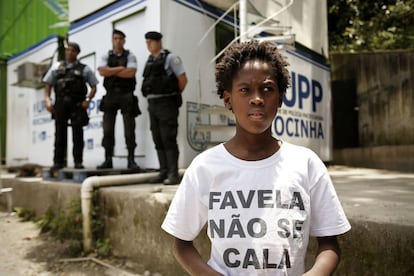 <span >"La favela no se calla". Favela de la Rosinha, en la ciudad de Río de Janeiro, sede de los Juegos Olímpicos de 2016. Foto: Sub.Coop / El País</span>