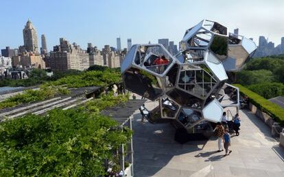 Instalación de Tomás Saraceno en la azotea del Metropolitan.