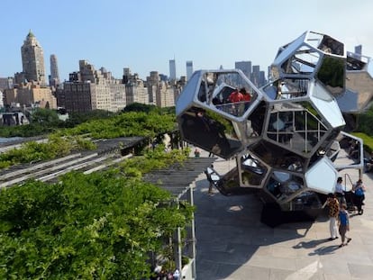 Instalación de Tomás Saraceno en la azotea del Metropolitan.