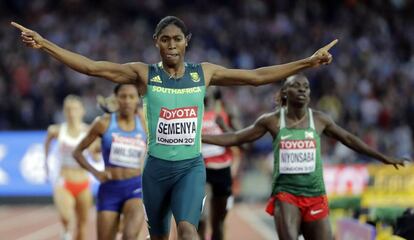 Semenya vence a prova dos 800m do Mundial de Atletismo de Londres, em agosto de 2017.