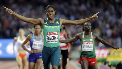 Semenya vence a prova dos 800m do Mundial de Atletismo de Londres, em agosto de 2017.