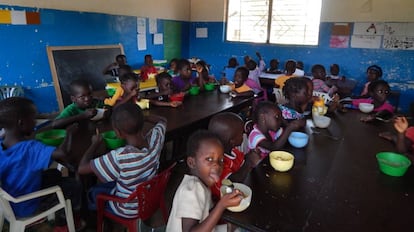 PMA proporciona alimentación escolar a 180.000 niños y niñas en Guinea-Bissau, lo que representa un 10% de la población y el 65% del alumnado matriculado en escuela primaria.