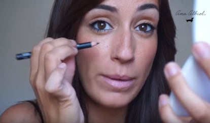 Imagen de un tutorial de YouTube sobre cómo pintarse pecas.