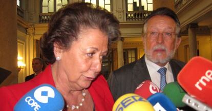 La alcaldesa de Valencia Rita Barberá tras su entrevista ayer con el presidente de Telefónica