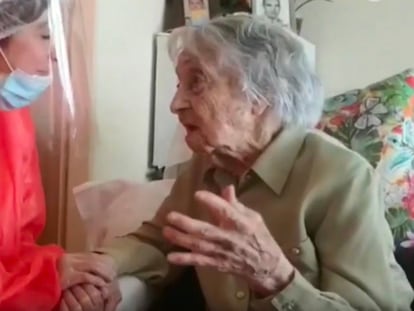 María Branyas, de 113 anos e considerada a mulher mais longeva da Espanha, na casa de repouso de Olot (Girona), onde mora.