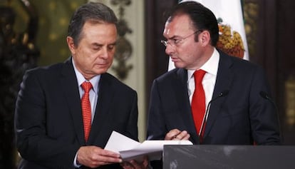 Los secretarios de Hacienda y de Energía, Luis Videgaray y Pedro Joaquín Coldwell.