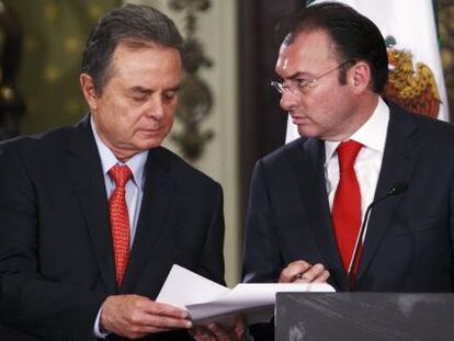 Los secretarios de Hacienda y de Energía, Luis Videgaray y Pedro Joaquín Coldwell.