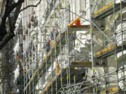 Edificio en obras en el centro de Madrid.