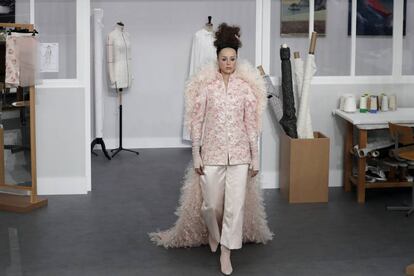 El traje de novia de alta costura de Karl Lagerfeld para Chanel.