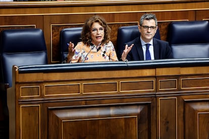 María Jesús Montero, vicepresidenta primera y ministra de Hacienda, y Félix Bolaños, ministro de Presidencia y Justicia.