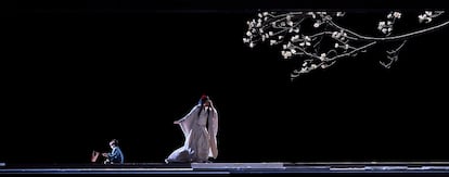 Un  momento de la ópera Madame Butterfly que se estrena hoy en el Liceu. / DAVID RUANO (Liceu).