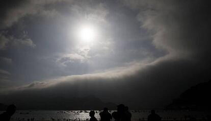  Las nubes han cubierto de nuevo ayer por la tarde el cielo de San Sebasti&aacute;n.