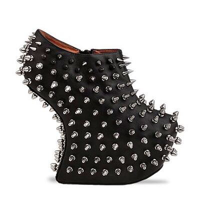 Zapatos abotinados con tachuelas, de Jeffrey Campbell.