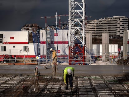 En España es habitual que la construcción se desvíe sobre el presupuesto inicial.