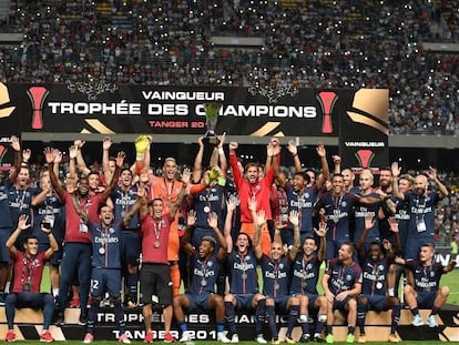 El PSG festeja en Tánger la Supercopa francesa del curso pasado.