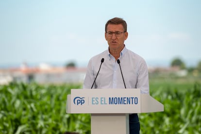 El presidente del PP, Alberto Núñez Feijóo, este sábado durante un acto preelectoral en Lleida.