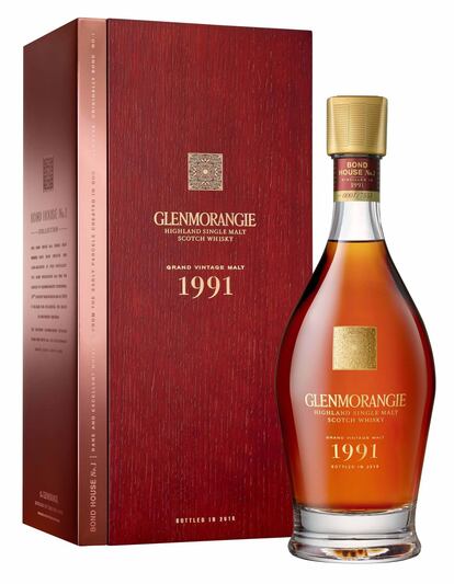 Un whisky puro de malta elaborado en las Tierras Altas de Escocia que se une a otros dos profundamente diferentes en una armonía inverosímil se revela como Glenmorangie Grand Vintage Malt 1991, el cuarto lanzamiento en la famosa colección Bond House No. 1 de Glenmorangie, la destilería del grupo LVMH. El resultado de las mezclas, de 26 años de maduración, rinde homenaje al arte del acabado de la madera, con notas terrosas y de trufa, un leve carácter de ciruela y una pizca de cítricos sabrosos. Precio: Desde 40 euros.