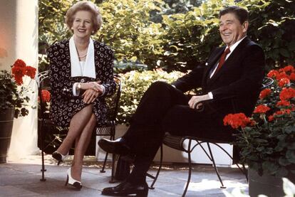 Thatcher y Reagan en el patio del Despacho Oval de la Casa Blanca en 1987.