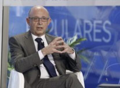 El ministro de Hacienda, Crist&oacute;bal Montoro, durante su intervenci&oacute;n en la Escuela de Verano del PP que se celebra en El Escorial.