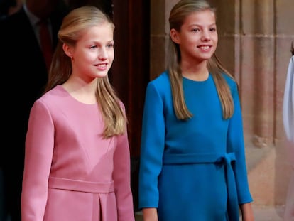 La princesa de Asturias y la infanta Sofía, a su llegada a la recepción con los galardonados.