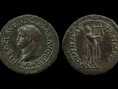Una moneda de cobre con dos representaciones de Nerón.