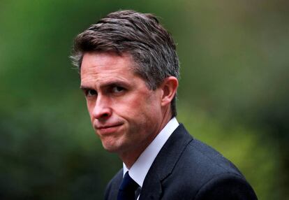 El exministro de Defensa del Reino Unido, Gavin Williamson, en los alrededores de Downing Street