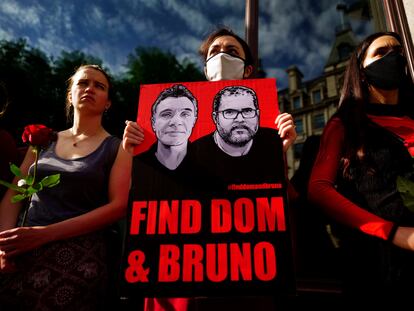 09 June 2022, United Kingdom, London: Supporters at a vigil outside the Brazilian Embassy in London for Dom Phillips and Bruno Araujo Pereira, a British journalist and an Indigenous affairs official who are missing in the Amazon. Photo: Victoria Jones/PA Wire/dpa
09/06/2022 ONLY FOR USE IN SPAIN