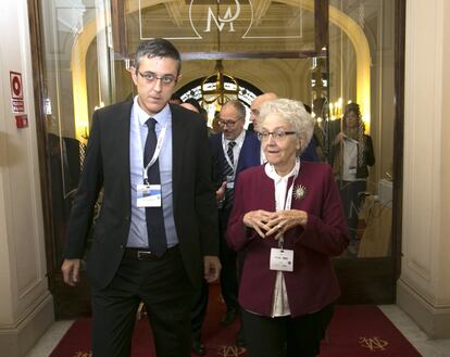 Eduardo Madina, director de Kreab Research Unit, junto a Soledad Gallego-Díaz, directora de EL PAÍS, al inicio del Foro Tendencias 2020 celebrado este miércoles en Madrid.