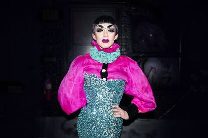 La drag arty por antonomasia de la novena y última temporada emitida hasta la fecha. Björk o cualquier otro bufón de la moda vanguardista vieron en Sasha la ganadora desde el primer episodio. Y así fue, en parte gracias a un icónico lip sync floral del So Emotional de Whitney Houston que debería estudiarse detenidamente en cualquier escuela drag que se precie. Ya tocaba que ganara una aspirante calva (con perdón de RuPaul) y con un armario de auténtica fantasía.
