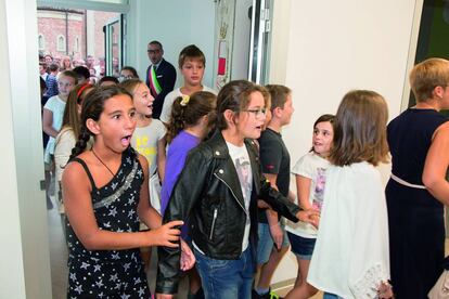 Los niños de uno de los colegios en los que Saint-Gobain desarrolla su taller sobre bienestar, confort y eficiencia energética.