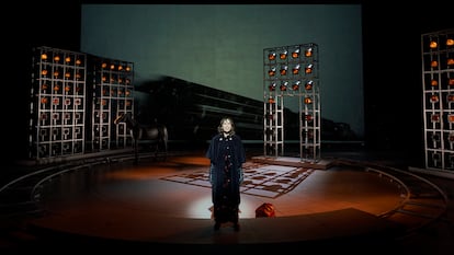Escena de l'obra 'Anna Karènina', amb Ariadna Gil