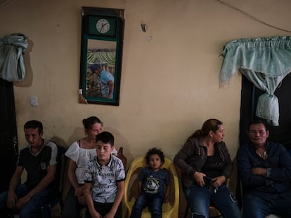 Rotos por una masacre