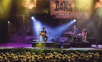 Actuación de José González en el Bona Nit Barcelona.