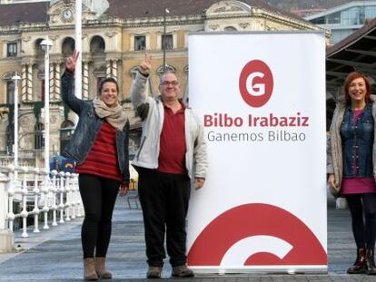 Los portavoces de Bilbo Irabazis-Ganemos Bilbao presentan su marca.