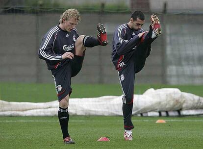 Arbeloa se entrena en Melwood junto al holandés Kuyt.