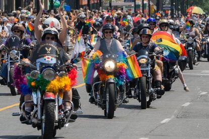 A região metropolitana de Toronto, em Ontário (Canadá), recebe, entre o final de junho e o início de julho, um dos maiores festivais de Orgulho LGBT do mundo. Várias etapas são montadas com shows e apresentações de DJs, uma feira de rua, performances e festas nos cinemas. O evento também conta com um Desfile de Lésbicas e um Desfile de Transexuais. Seu epicentro é a a rua Igreja e Wellesley, principal 'point' LGBT da cidade. Mais informações: pridetoronto.com