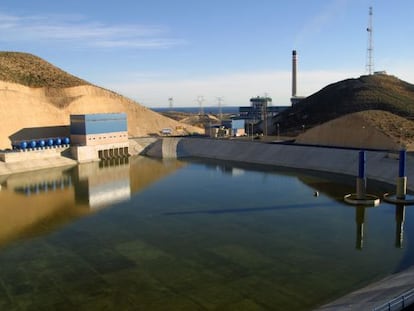 Desaladora de Acusur en la localidad almeriense de Carboneras.