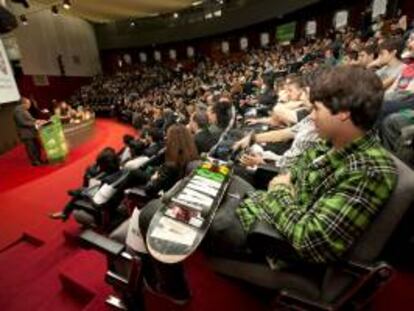 Jóvenes empresarios participan en Vitoria en el congreso nacional de jóvenes emprendedores "Green Bussines Europe", organizado por la Confederación Española de Jóvenes Empresarios "CEAJE". EFE/Archivo