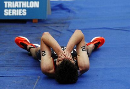 Britain's Jonathan Brownlee reacts after coming second and failing to win the  the ITU World Triathlon Series, at Hyde Park in London September 15, 2013. REUTERS/Luke MacGregor (BRITAIN - Tags: SPORT TRIATHLON)