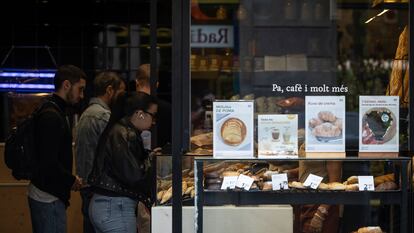 Establecimiento de la cadena de panaderías y cafeterías