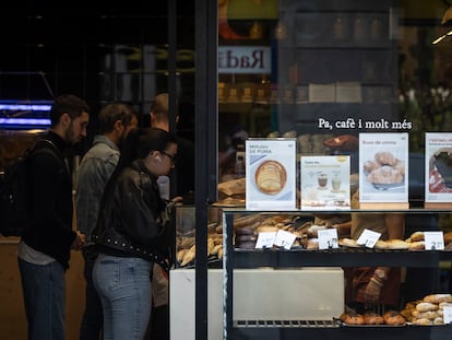 Establecimiento de la cadena de panaderías y cafeterías