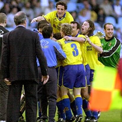 Los jugadores del Villarreal celebran el gol del empate.