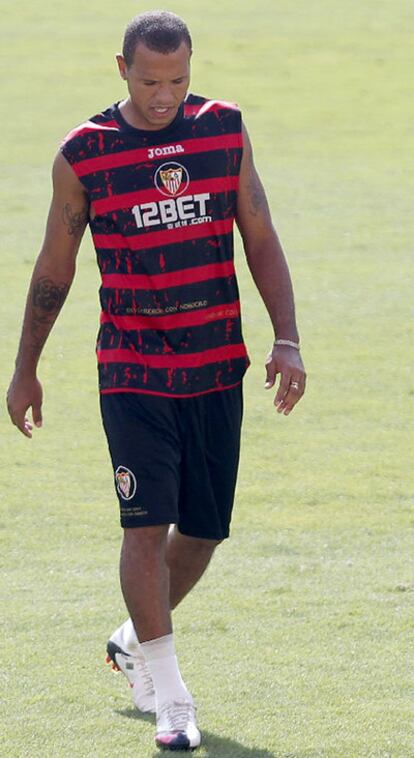 Luis Fabiano, tras un entrenamiento con el Sevilla.