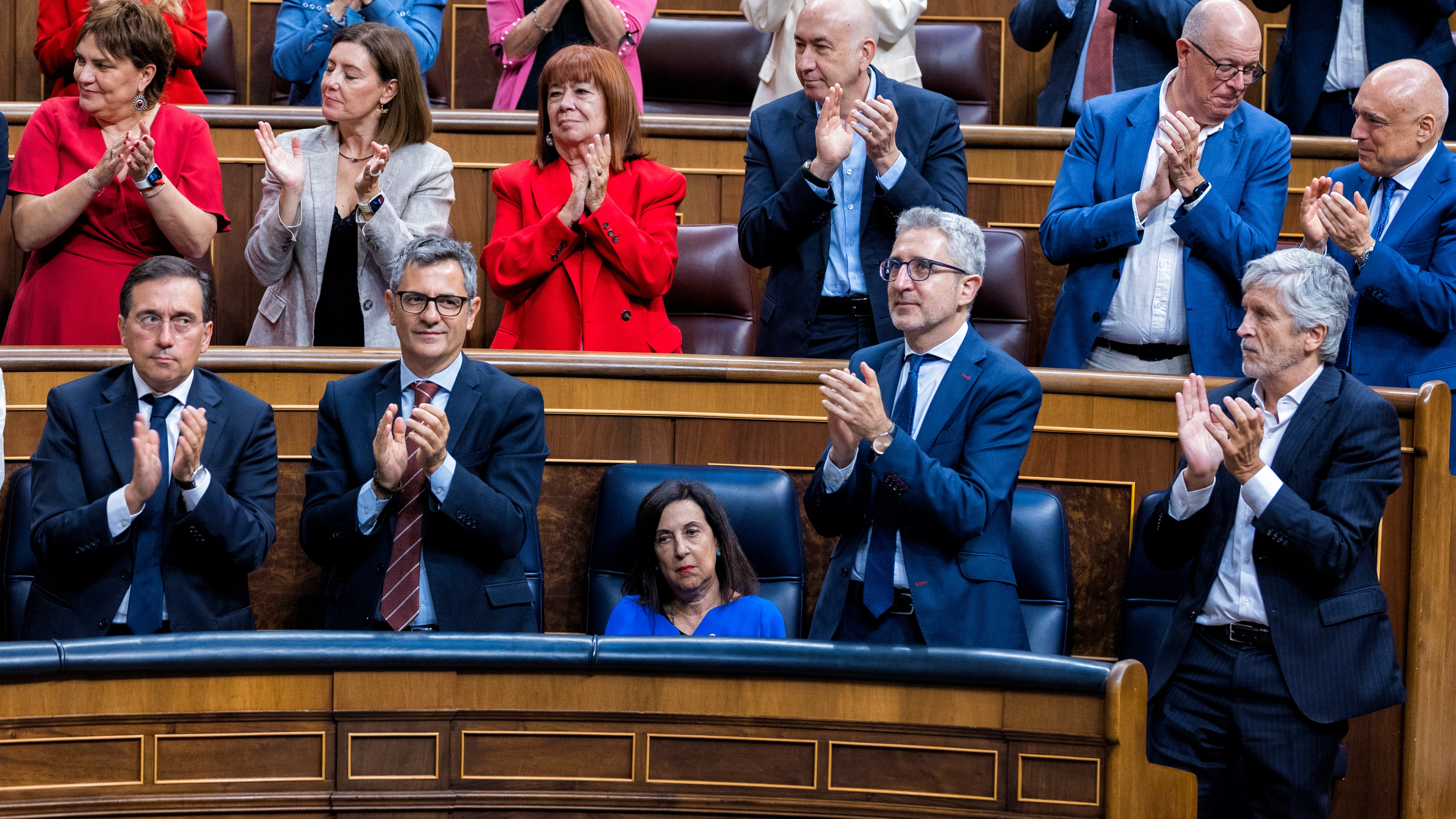 Margarita Robles evita aplaudir el anuncio de Sánchez sobre la publicación de los informes sobre Ceuta