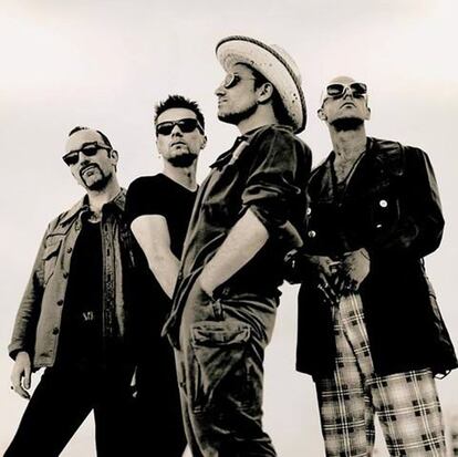 Fue en noviembre de 2002 cuando U2 publicó el recopilatorio que englobaba el final de los 90, 'The best of 1990-2000', un recorrido por su etapa posmoderna, marcada por la ironía y la transformación lúdica de su imagen.