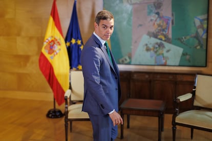 El presidente del Gobierno en funciones, Pedro Sánchez, antes de su última reunión con el líder del PP, Alberto Núñez Feijóo.