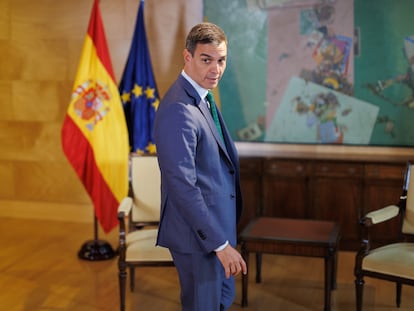 El presidente del Gobierno en funciones, Pedro Sánchez, antes de su última reunión con el líder del PP, Alberto Núñez Feijóo.